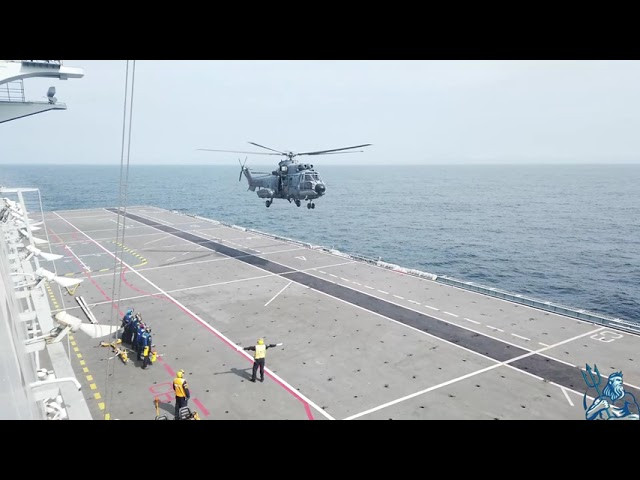 Las Fuerzas Armadas de Brasil realizan operaciones aéreas a bordo del buque Atlântico